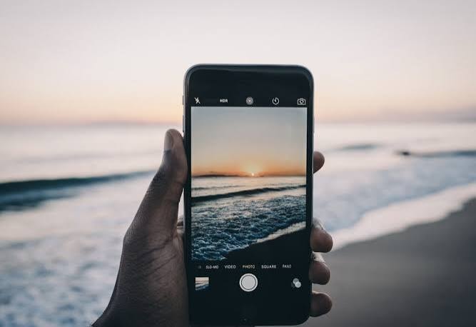 iPhone 13 renewed phone preview