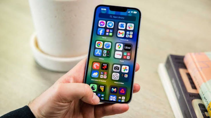 iPhone 14 renewed phone preview